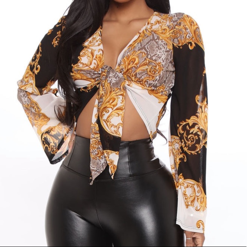 Cropped top 🖤⚜️